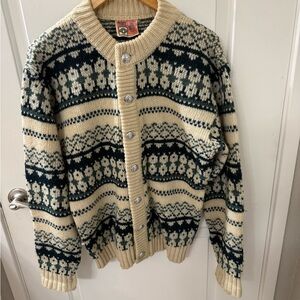Scance Pure New Wool Size M Button Cardigan Sweater Chowican Geometric pattern.